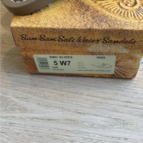 BNIB women’s Saltwater sandals - Picture 2 of 3